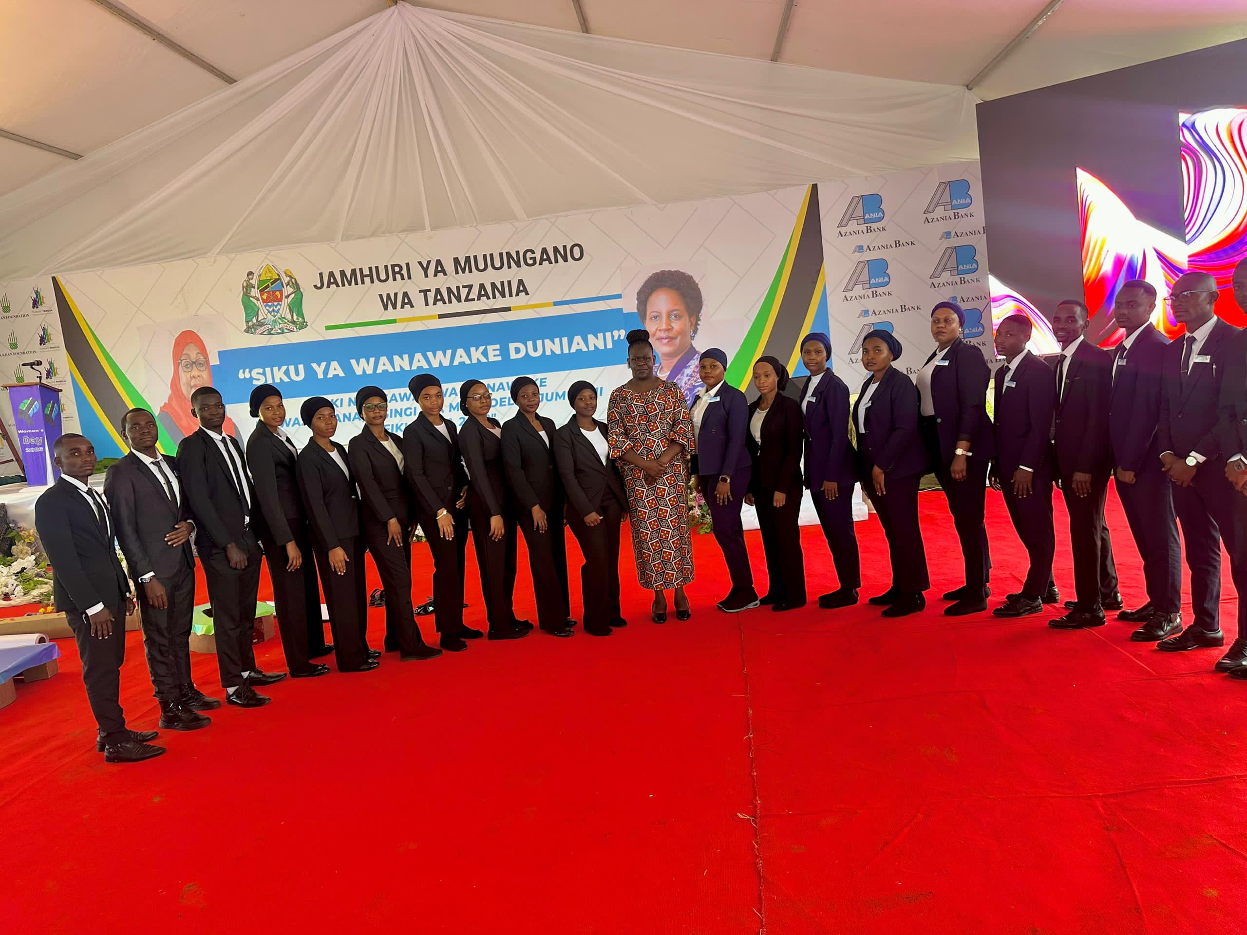 Vijana wakishiriki katika miradi ya maendeleo